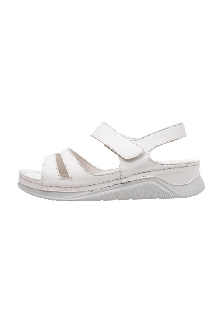 Sandalia blanca con correas de velcro anchas, diseño de punta abierta, plantilla moldeada y suela de goma texturizada. Presenta detalles recortados en los laterales.