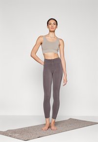 Yogasearcher CHENDA SEAMLESS LEGGING - Legingi - lavastone
