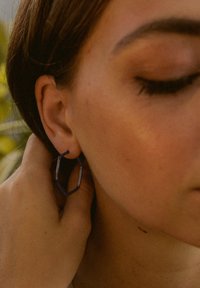 modabilé HEXAGON CREOLEN 30MM SECHSECK - Earrings - schwarz