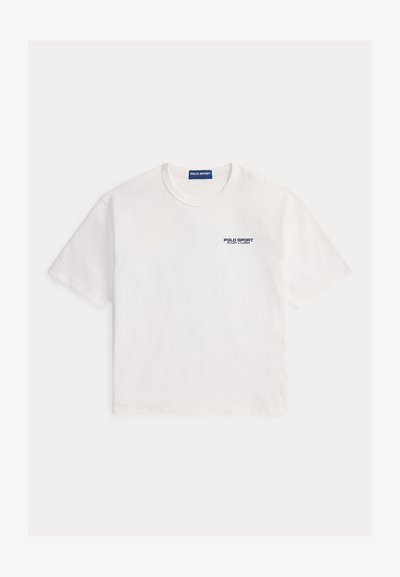 Valge puuvillane t-särk, lühikeste varrukatega, ümmarguse kaelusega, vasakul rinnal sinise "POLO SPORT" logoga. Klassikalise sirge lõikega.