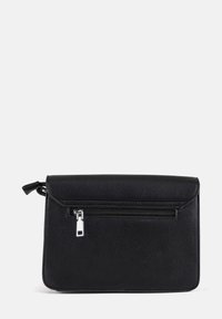 Borsa a pochette in pelle nera con una finitura texture, dotata di una tasca frontale con zip e una chiusura sicura. Forma rettangolare compatta.