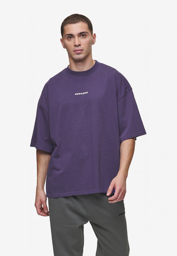 LOGO BOXY - Basic T-shirt - washed deep purple