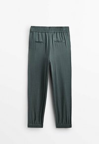 Zachte, rekbare, donkerblauwe broek met een elastische tailleband, twee achterzakken en taps toelopende enkels. Gladde textuur met een lichte glans.