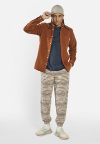 Redefined Rebel PARK SHIRT CORDUROY REGULAR FIT - Ing - caramel cafe
