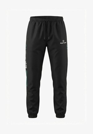 Pantaloni da jogging atletici neri con fascia elastica in vita e polsini, tasche laterali, dettagli verdi e logo "Sergio Tacchini" sulla coscia e sul fianco della gamba.