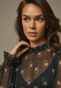Laura Ashley REGULAR FIT - TIERED - Maksimekko - black