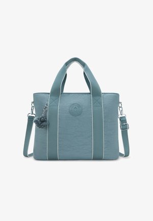 Borsa tote blu con texture, due manici resistenti, tracolla regolabile e un accessorio chiave in peluche. Presenta strisce bianche decorative.