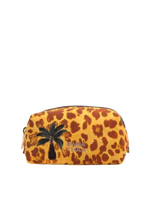 Pequeño estuche con cremallera con estampado de leopardo naranja, gráfico de palmera negra y texto "BIMBA Y LOLA" en la parte delantera.