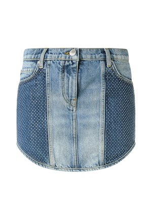 Falda de mezclilla que presenta una mezcla de tonos azules claros y oscuros, patrón de puntos en un lado, cintura estándar y diseño clásico de cinco bolsillos.