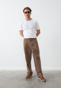 Pier One by Zalando - Chinos - taupe Thumbnail Image 1