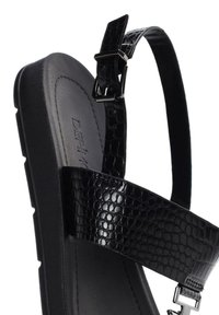 Derimod Sandalen - black