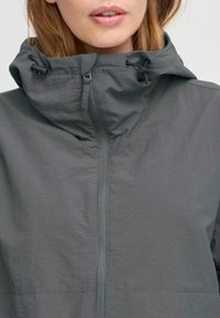 Thumbnail Image 4