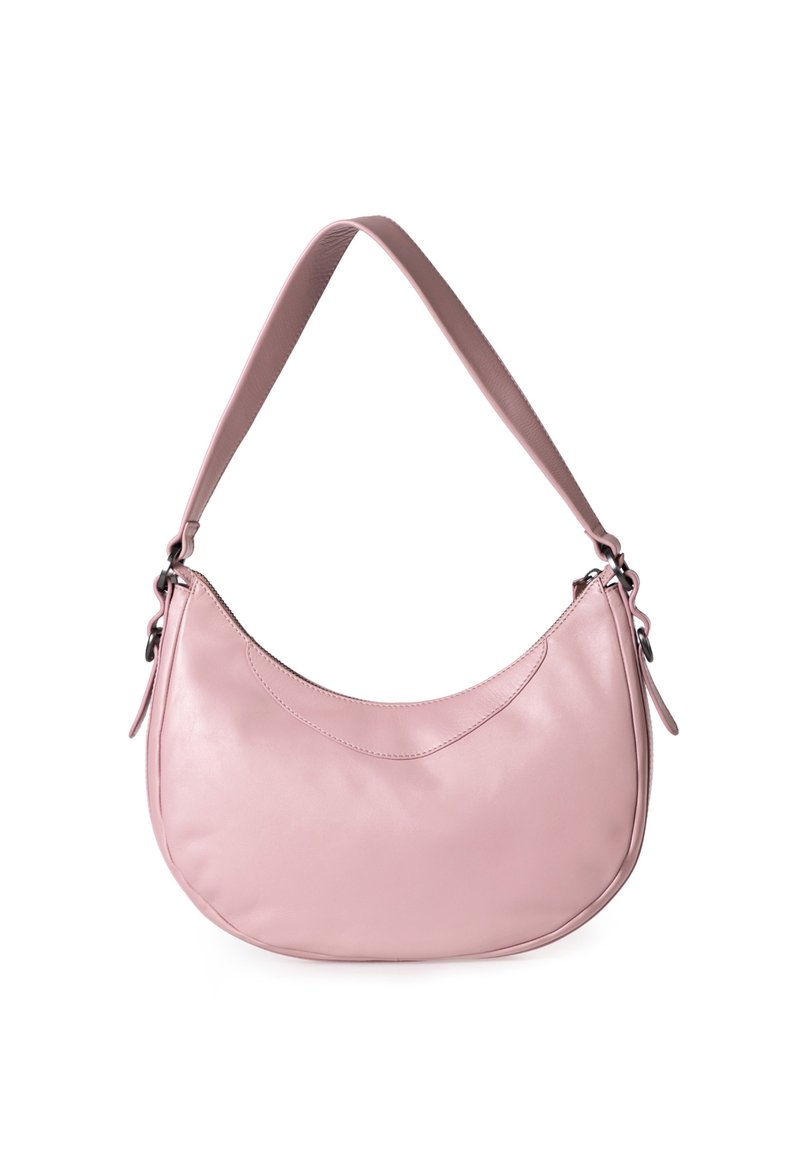 Borsa a spalla in pelle rosa chiaro con una forma curva, una sola tracolla e dettagli di cucitura discreti. Texture liscia e hardware minimale.
