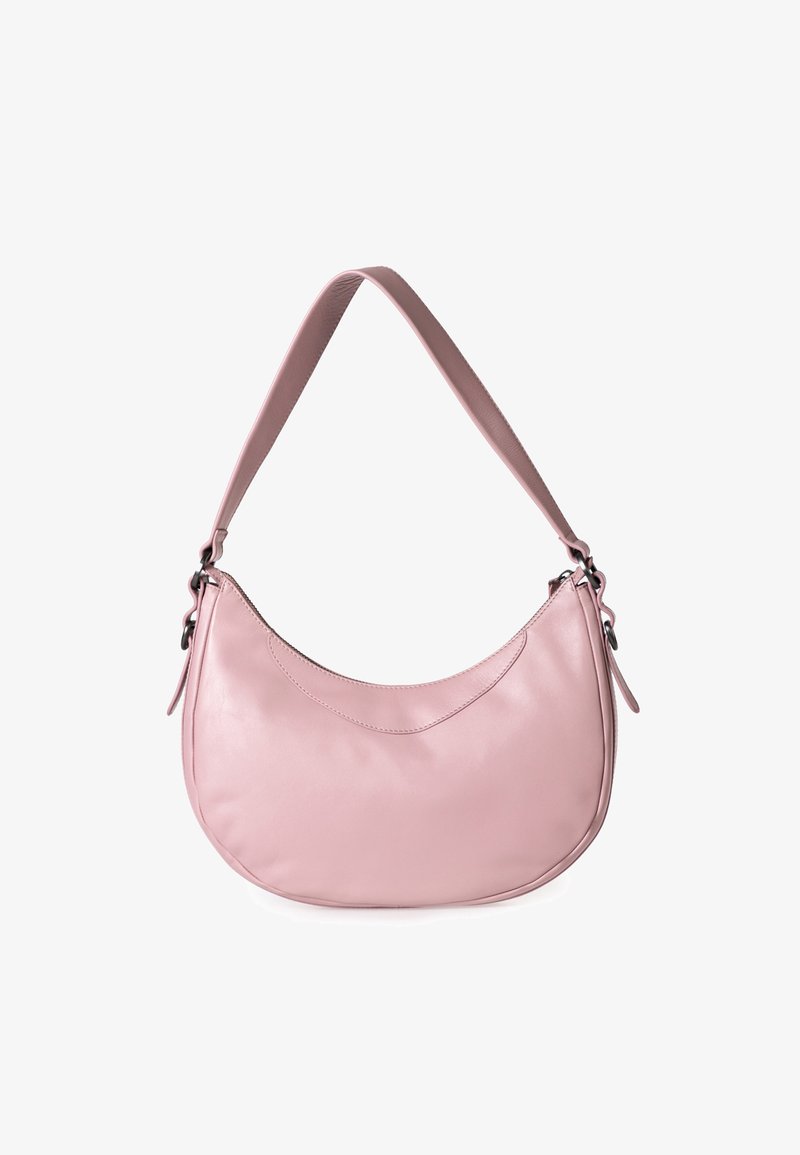 Zachte roze leren schoudertas met een gebogen vorm, een enkele schouderband en subtiele stiksels. Glad oppervlak en minimale hardware.