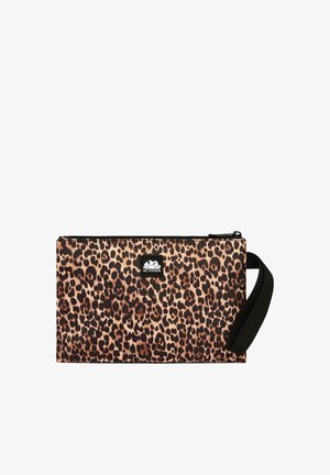 Bustina rettangolare con stampa leopardata, zip nera e cinturino nero per polso, con una piccola toppa bianca con il logo Sundek al centro anteriore.