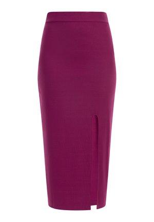 Figurbetontes, geripptes Bleistiftkleid in Fuchsia mit einem Schlitz bis zur Mitte des Oberschenkels. Nahtloser Taillenbund und strukturierter Stoff, der eine glatte Silhouette bietet.