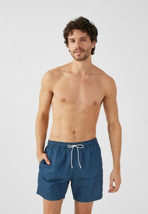 Shorts de bain à rayures bleues avec une taille élastique et un cordon de serrage. Comprend des poches latérales et une coupe décontractée.