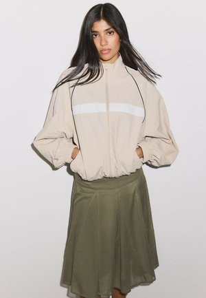 Stradivarius, TECHNICAL JACKET 07621253 - Letná bunda - mottled light brown