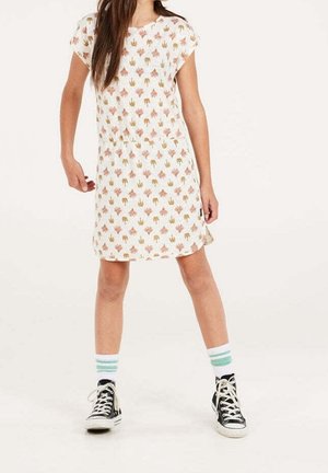Short-sleeve white dress with an all-over tropical print in coral and yellow. Paired with black high-top sneakers and mint green-striped socks.