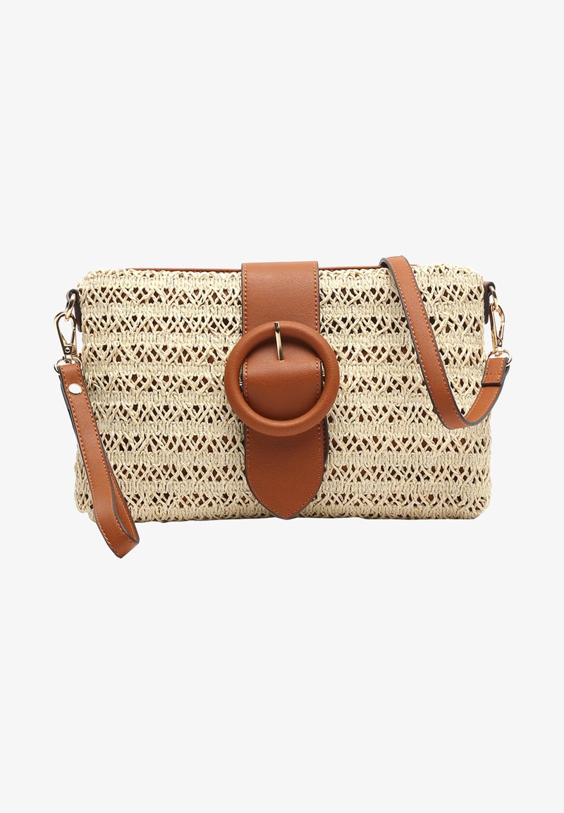 Tkaná slámová kabelka, přírodní barvy s hnědým koženým popruhem a akcentem, se zaoblenou koženou sponou a texturovaným vzorem.