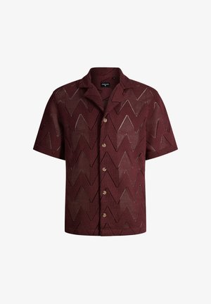 Korte mouw blouse met knopen, voorzien van een bordeauxrode zigzag mesh patroon en een campkraag.