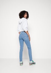 Levi's® 721™ HIGH RISE SKINNY - Uske traperice - light indigo worn in