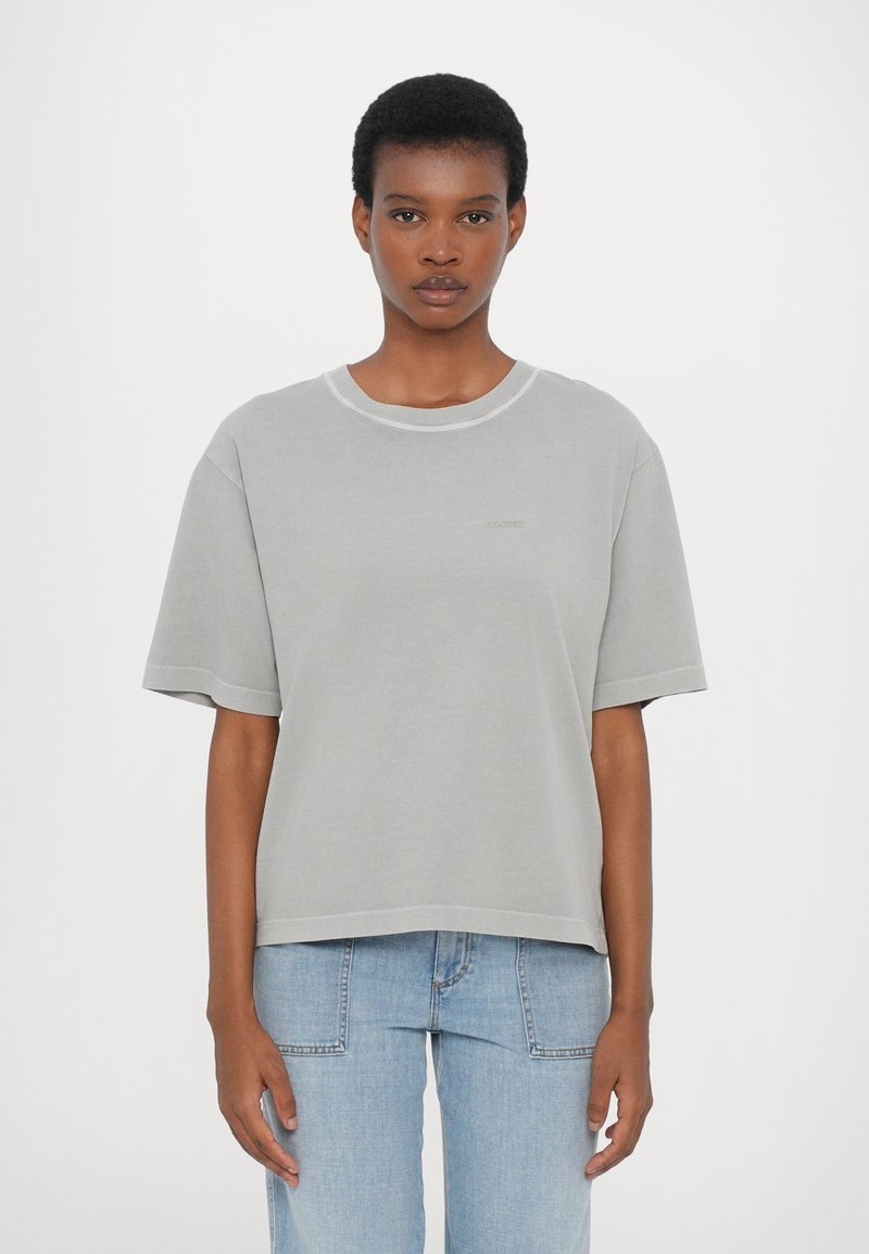 CLOSED RELAXED - Pamata T-krekls - mud grey