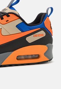 Nike Sportswear AIR MAX 90 DRIFT - Tenisky - rattan/bright mandarin/hyper royal