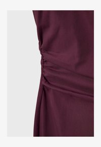 Nevybrané, purple