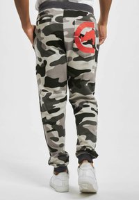 ecko unltd. URBAN CLASSICS 2FACE  - Verryttelyhousut - black camouflage