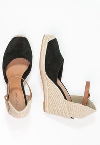 Pier One Sandali con plateau - black