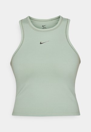 Kerge roheline ilma varrukat sportlik tank top, mis on valmistatud siledast kangast. Esipoolt kaunistab väike must Nike logo ning peened õmblused.