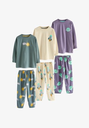 Drei Sets Kinderpyjamas mit langen Ärmeln und Hosen, die mit Raumfahrtmotiven gestaltet sind: Muster mit Sternschnuppen, Raketen und lächelnden Planeten.