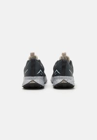 Nike Performance JUNIPER 3 - Scarpe da trail running - dark smoke grey/light orewood brown/black/wolf grey