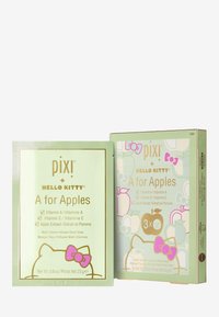 Emballage écologique arborant la marque "Pixi + Hello Kitty". Contient trois masques en feuille multi-vitamines avec un graphique de pomme et des détails de nœud rose.