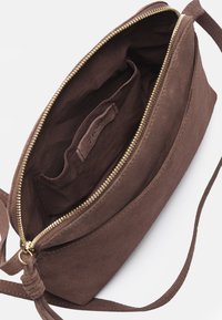 Zign LEATHER - Skulderveske - dark brown