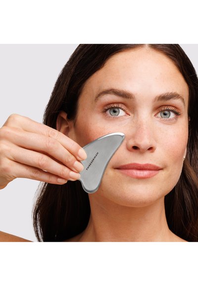 zoe ayla vibrating facial massager 3D Roller Mini Facial Massager main image 1