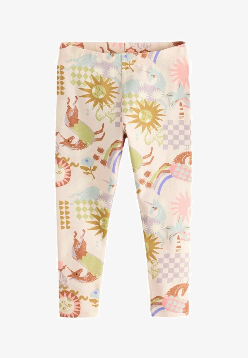Legginsy wykonane z miękkiego materiału, z wielokolorowym, bajkowym wzorem słońc, jednorożców i kształtów geometrycznych na jasnoróżowym tle.