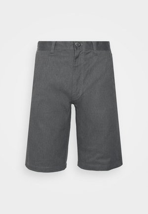 Shorts in denim grigio con taglio dritto, quattro tasche, chiusura con bottone frontale e dettagli di cucitura sottile lungo le cuciture.