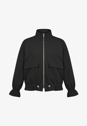 Zwarte jas met ritssluiting, hoge kraag, twee klepzakken aan de voorkant, elastische manchetten en verstelbare knopen aan de zoom.