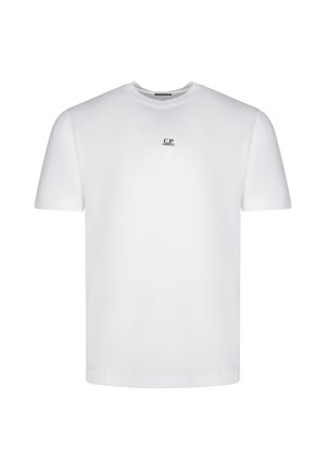 T-shirt bianca a maniche corte con piccolo logo nero "C.P. Company" al centro del petto.