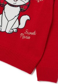 Maglione rosso lavorato a maglia con un design di un gatto bianco cartoon, colletto a quadri e ricamo "Sweet Marie" nella parte anteriore inferiore.