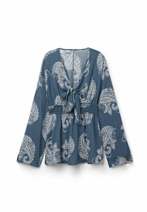 Blusa blu con motivo paisley, maniche lunghe, con chiusura a fiocco nella parte anteriore e vita elastica. Realizzata in tessuto leggero con una texture liscia.