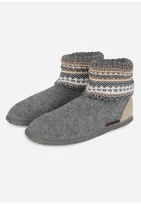 Graue knöchelhohe Stiefel aus strukturiertem Strickstoff mit einem grauen, beigen und weißen gestreiften Abschlusssaum. Gummisohle für besseren Halt.
