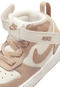 Nike Sportswear COURT BOROUGH MID 2 - Sapatilhas de cano alto - pale ivory hemp sail