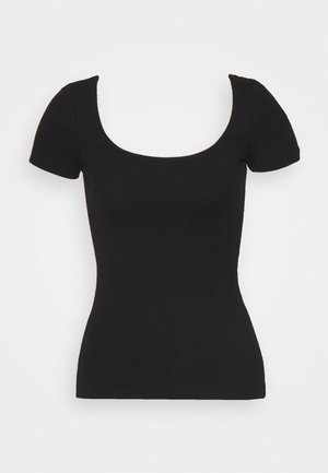 Haut noir ajusté à manches courtes avec un large décolleté carré et des manches légèrement bouffantes sur fond blanc.