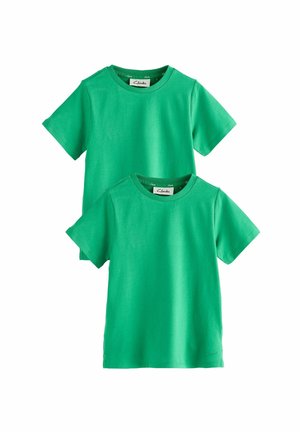 T-shirts en coton vert avec des manches courtes, des encolures rondes et une texture lisse. Deux chemises empilées, avec la marque "Clarks" visible.
