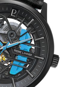 Montre squelette noire avec un cadran transparent, des accents bleus, des aiguilles argentées et un mécanisme à engrenages distinctif. Marque "Pierre Lannier" affichée.