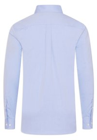 Ljusblå skjorta med långa ärmar gjord av ett slätt tyg. Har en klassisk krage, knäppningar vid ärmarna och en enkel design utan mönster.