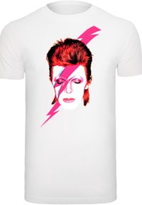 Weißes T-Shirt mit einem grafischen Druck eines Gesichts mit roten Haaren, einem rosa Blitz und kräftigen Make-up-Details in Rosa- und Weißtönen.